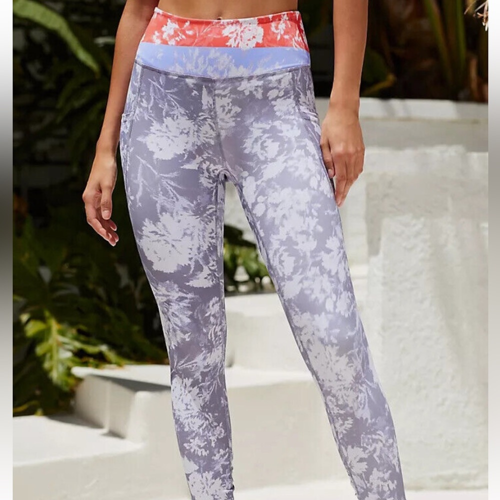 Brand new ~ Free People Movement Wave Rider Leggings SIZE XS + free fp bag! - Picture 6 of 17